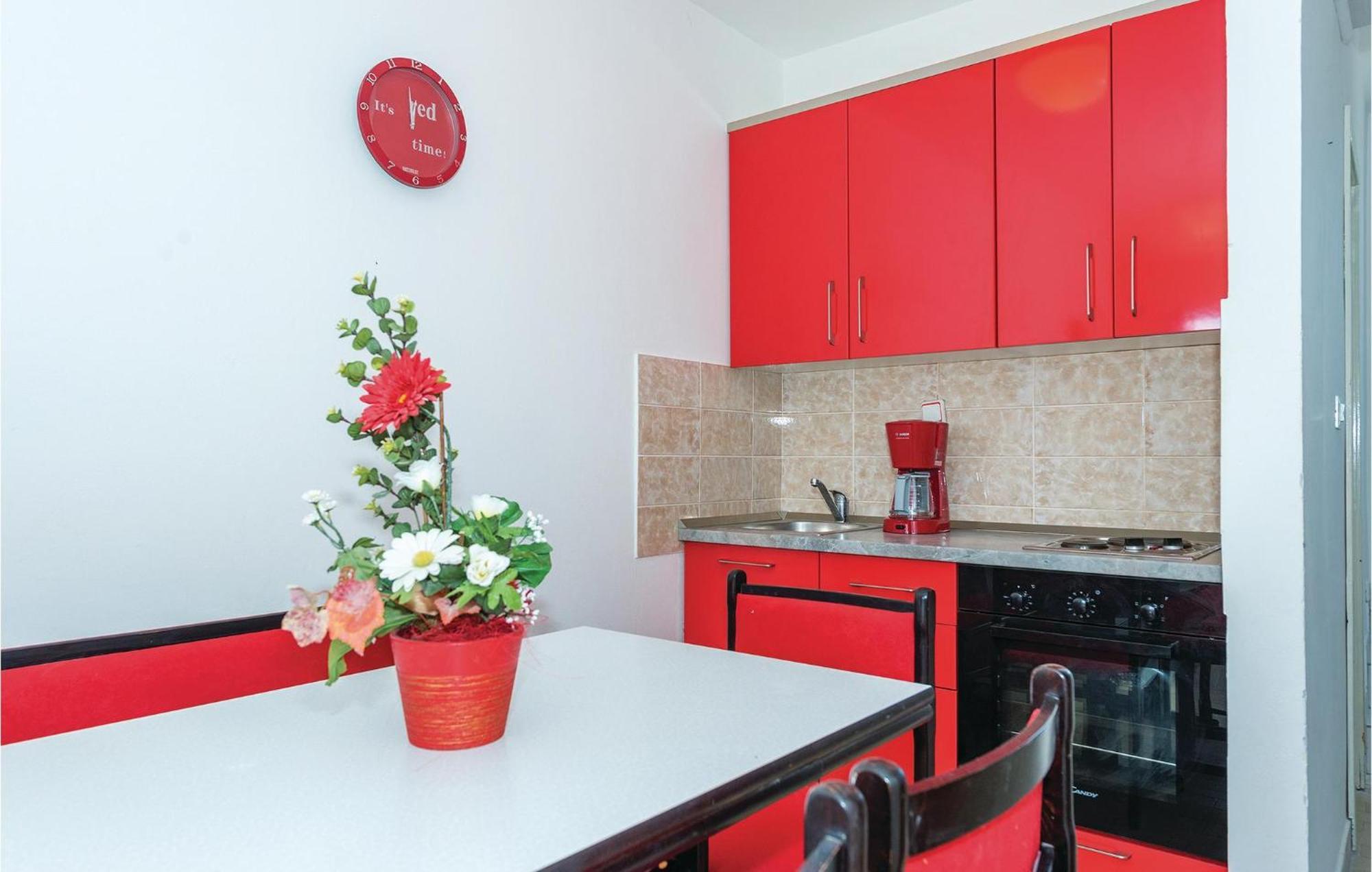 2 Bedroom Amazing Apartment In Rogoznica Rogoznica  Kültér fotó