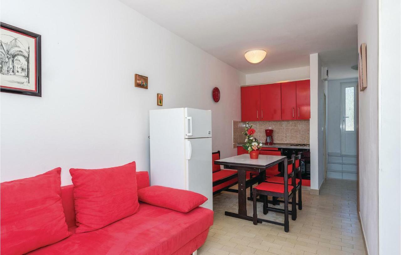 2 Bedroom Amazing Apartment In Rogoznica Rogoznica  Kültér fotó